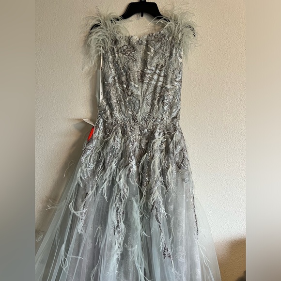 💜MAC DUGGAL SEQUINED FLUTTER CAP SLEEVE CUT OUT A LINE GOWN #20259 - Picture 7 of 8